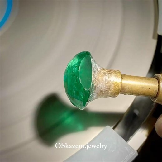 Watch what happens in the end – oh my God! Incredible transformation:Oval-Cut Emerald to Emerald Cut