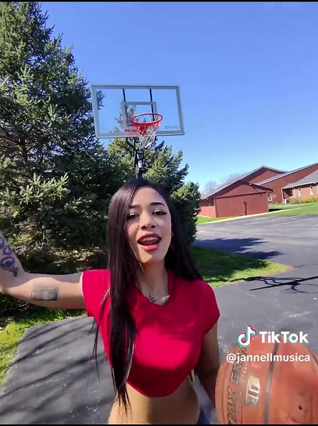 Novia estrena Michael Jackson 20s con flow