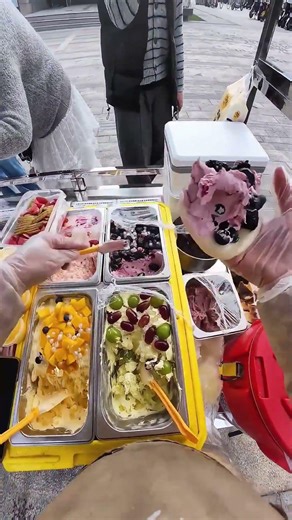 making fruit cheese mochi for buyers #food #chinesestreetfood