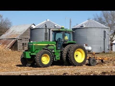 John Deere 4955 Pulling 5 Shank V Ripper