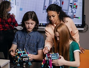 Inspiring the Next Generation: How to Encourage Young People into Engineering | FE News