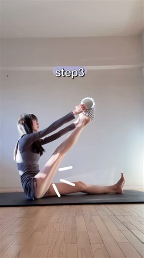 Saori Kobayashi on Instagram: "前後開脚のやり方How to do the splits 【概要】①股関節と内腿のストレッチ ②臀筋と脚の運動 ③ハムストリングのストレッチ（膝は伸ばせるところでOK）④お腹で脚を引き上げる意識 ⑤大蛇のポーズ ⑥難しい時は壁に手を添えて練習。 ※呼吸を意識しながら少しずつチャレンジしてみて下さいね #yoga #stretch #training #saori"