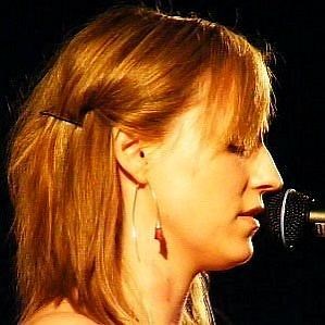 Julie Fowlis Boyfriend 2026: Dating History & Exes - CelebsCouples