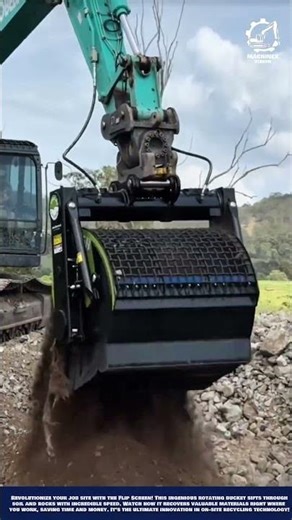 Excavator Soil Screening Machine Work for Construction Site material recovery and onsite recycling