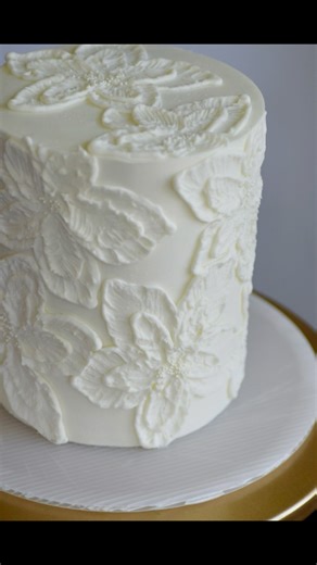 Whitney Berge | “Brush Embroidery” Style Cake I used my TBWB Vanilla Buttercream for the base coat of frosting and the piping details. Design Tips: Make... | Instagram