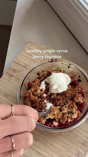 Delicious Single-Serve Frozen Berry Crumble Recipe