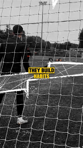 You can have the best reflexes, positioning, and handling—but if your mindset is weak, you’ll never reach your full potential. A pro keeper trains their mind as much as their body. They build habits, control emotions, and master their thoughts. Pressure doesn’t break them. Adversity doesn’t crush them. Their mind is as tough as their body. That’s when a goalkeeper stops being good—and becomes unbreakable #goalkeepertraining #BeTheVoice #goalkeepergloves #goalkeepers #J4K #goalkeeper #goalkeeperm