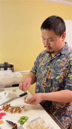 My personal sushi chef 👨‍🍳 🍣 🤍 #sushi #sushilovers #sushitime #lover #foryoupage #viralvideo