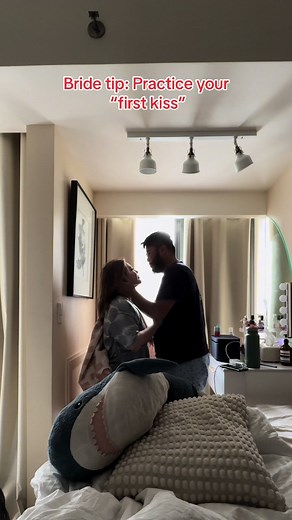 Essential Tips for Perfecting Your Wedding First Kiss