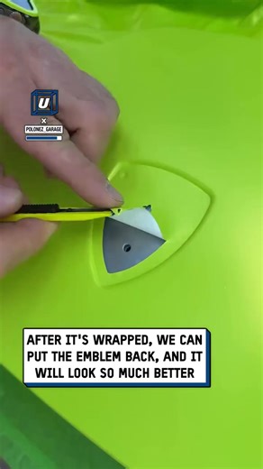How to remove a Lamborghini emblem ready for wrapping 😮🔧 | UNILAD Tech