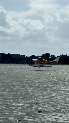 28K views · 484 reactions | The Cessna 206 coming in for a water landing in America’s Seaplane City ✈️ #JonesBrothersSeaplanes #seaplanepilot #floatplanefriday #aviationlovers #aviationphotography #pilotlife | Jones Brothers Air and Seaplane Adventures | Facebook