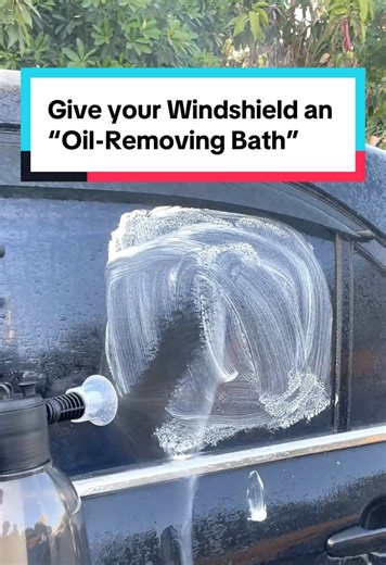 Oil-Removing Bath for Clear Windshield Care