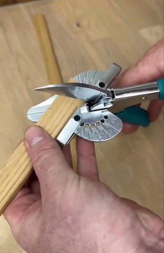 Leisten auf Gehrung schneiden/ Säge/ Tool Tipp/ Leisten verlegen kleben/ Leisten/ Schere /Parkett