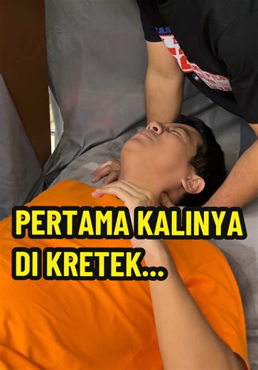 Info Lebih Lanjut hubungi Wa 081514297536 lokasi : Jl. Tegal Parang Utara III NO.27 Jakarta Selatan Follow akun Kita Instagram : @masterboy_chiropractic Tiktok : @masterboy_chiropractic Facebook : masterboy kretek kretek Youtube : master.boy_kretek #masterboy #chiropractic #kretekjakarta #satisfyingvideo #jakartaselatan