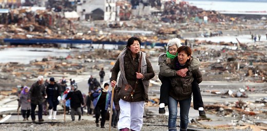 Recovering from disasters: Social networks matter more than bottled water and batteries