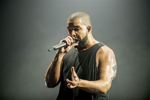 “Bro flexing fake abs”: Netizens react to Drake talking about reaction videos in latest Instagram post
