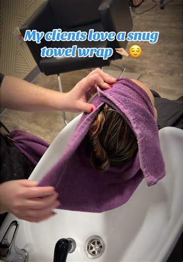 Sometimes I surprise myself with how much hair I can fit into this towel wraps method! I have a lot of thick long hair clients too and they’re always so shocked I can fit all their hair into this 16” x 29” towel 😅 I got these ones from @Cosmo Prof Beauty #salonlife #salonsuite #clientappreciation #hairwash #hairstylisttips