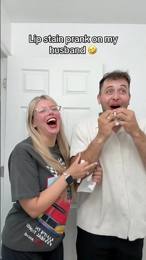 I can’t stop laughing 🤣💄 #shorts #prank #funny #couple