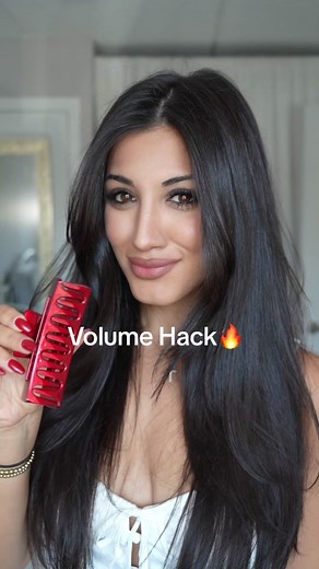 Easy Volume Hack😍 #hairhack #hair #hairtutorial #hairstyles #hairtrends2023 #volumehack #fallhairstyles #fypシ゚viral IB: @mattloveshair 🔥🔥
