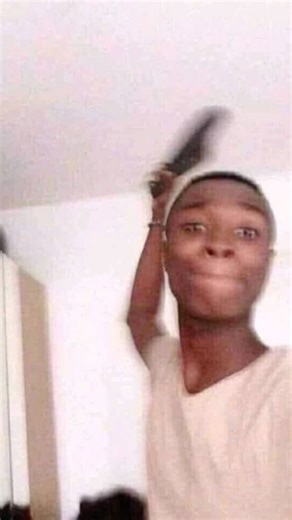 S🪩 on Instagram: "Chats Dikhane lyk bhi n 😢✋🏼🙂‍↔️ . . . . . . . . . . { trending meme algorithm, late night, posting trial reel university, India girls, leaked chats, shit, posting random read algorithm, fun chats, friends Delhi } #relatable #meme #fun #frienship #girls"