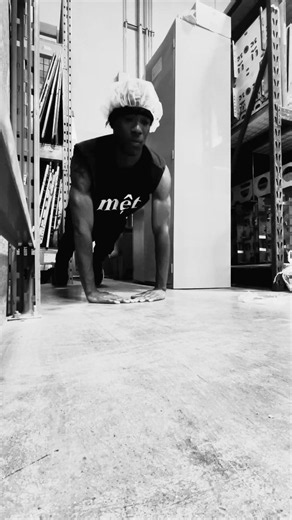 Be one with the pushups🫡 #shorts #workout #nightshift #keepworkinghard