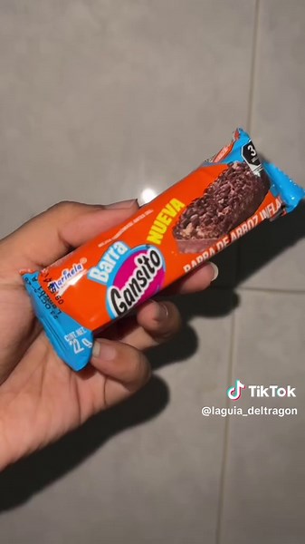 Probando las nuevas barras de Gansito - Sabor fresa