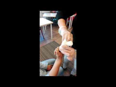 Instructie EHBO - 4. Verbinden vingerwond