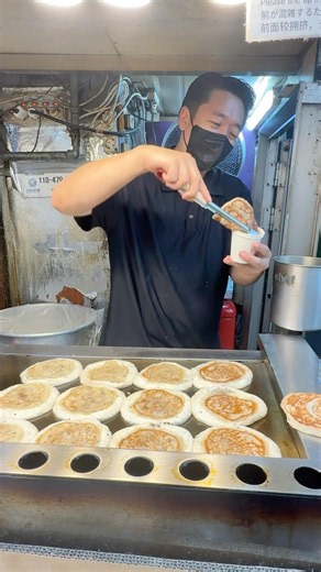 Korean Pancake Making in Seoul Street! 🇰🇷🔥 #KoreanStreetFood #KoreanPancake