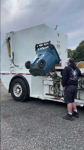Lodal Lid-Flip #garbagetruck #sanitation #thrashntrash #trashtruck