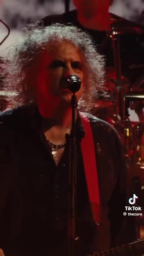 🎸THE CURE: THE SHOW OF A LOST WORLD is a recut, remixed and 4K remastered film of that night’s full 31-song show. Directed by Grammy-nominated Nick Wickham, with new surround sound mix by Robert Smith, the film will be released on Thursday 11th December in cinemas worldwide for a limited time only. Initially formed in 1978, The Cure has sold over 30 million albums worldwide, headlined the Glastonbury Festival four times, and been inducted into the Rock and Roll Hall of Fame in 2019. They are co