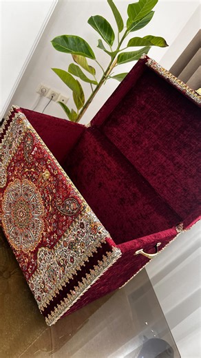 ‎تالار ترمه ترنج‎ on Instagram‎: "صندوقچه سنتی در ابعاد 50 در 30 سفارش مشتری عزیزمون 🌼😍 تلفیق ترمه و مخمل👌😍😎 سفارش ب سلیقه شما عزیزان انجام میشه 🙏🌹😉 ارسال به سراسر کشور ...🚚🚗 #سنتی #چوب #مدرن #لاکچری #چوبی #تخت_سنتی #مبل_سنتی #سنتی_ایرانی #سنتی_ایرانی #صندوق #صندوقچه #صندوقچه_چوبی #صندوقچه_سنتی #صندوقچه_مخملی #صندوقچه_قديمي #صندوقچه_جواهرات #صندوقچه_زینتی #صندوچه_ترمه #صندوقچه_خاطرات #صندوچه_عروس #صندوقچه_گل #عیدی_نوروز #عیدی_عروس #عید_غدیر #عید_فطر #عید_نوروز #خلعتی #جهیزی #جهیزیه_ترک