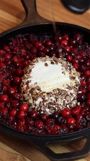 Kayti Lavergne | This baked goat cheese and cranberry appetizer is gorgeous and delicious! 😋 Comment “link” or “recipe” for full printable recipe... | Instagram
