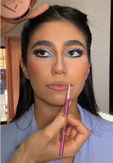 Tutorial de Maquillaje Azul: Perfecciona tu Técnica