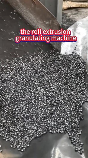 Graphite granulation customer site The roller extrusion granulator adopts double roller synchronous extrusion technology, equipped with high rigidity steel frame structure and PLC intelligent control system, to achieve fully automatic continuous granulation.#GraphitePowderGranulator #RollGranulator https://www.organicfertilizerplant.com/double-roller-granulator/ Emali：Lynn@fudecrush.com whatsapp： 8618236912672 | Agricultural machinery