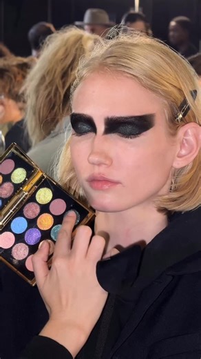 @patmcgrathreal on Instagram: "🖤 NOIR RADIANCE 🖤 @tesscarstennbreeden stuns backstage at @voguemagazine #VogueWorld with a bold, graphic black eye finished in ‘Noir Nebula’ from the Holiday 2025 Gilded Nirvana Palette. High impact pigment meets luminous dimension for a truly iconic moment. ✨🖤💫 SHOP NOW at PATMcGRATH.COM"