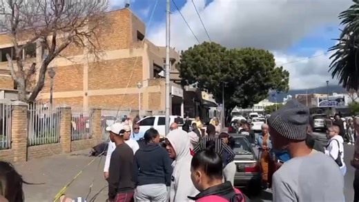 In a shooting outside Athlone Magistrate Court, a 30-year-old man was gunned down this morning, Friday, September 5, in a suspected gang-related hit. Police urge residents to avoid the CBD as investigations continue. #shooting #court #police #investigations 📷: Marsha Bothma, Tamlynne Thompson/Athlone News | IOL News