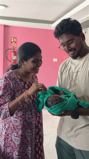 “Here’s my baby’s first selfie!”🥰😍 | WCF TNagar | New Born Baby | Chennai #wcfhospital #newborn