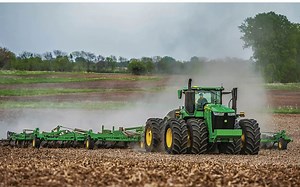 约翰迪尔四驱拖拉机9R型号欣赏