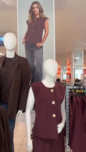 Two piece set of plus size dreams 💭 @danidyerxx X @peacocks_fashion a round of applause for this right here! I’ve seen the collection all over my feed and you best believe I’ll be back to try more. Plus size and bloat friendly, let me know what you think about it in the comments ✨❤️ #manniequinoutfit #plussizefashion | Jaz Harris