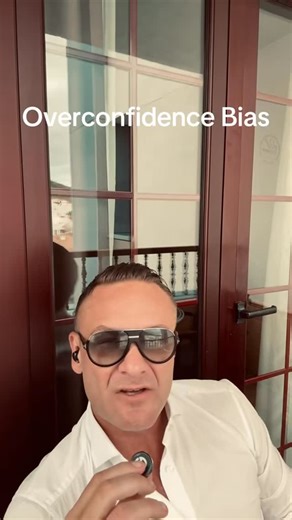 Erlendur Jonsson on Instagram: "Sjálfstraust er algengt. Hæfni er sjaldgæf. #atferlishagfræði #overconfidence #sjálfstraust #bias #hagfræði"