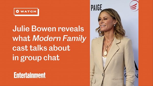 Julie Bowen reveals what 'Modern Family' cast talks about in group chat
