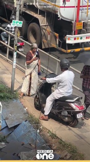 An elderly woman in Kozhikode, bravely stopped a scooty rider from misusing the footpath & sent him back to the road. Her civic sense and determination truly deserve appreciation. | Vasudevan Devanathan