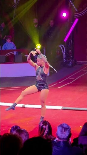 The Miami Flow - Circus Louis KNIE - Graz 2026 - Russian Bar