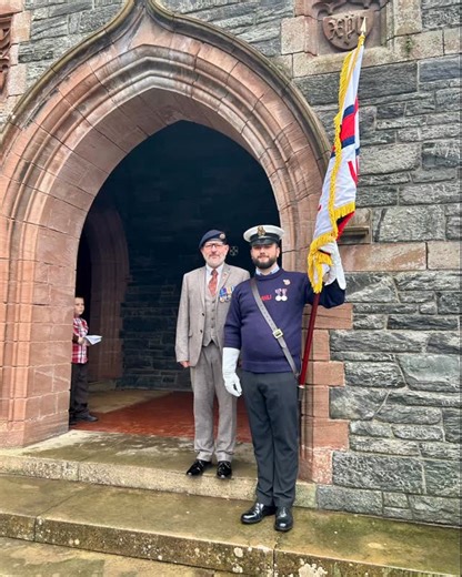 The Mayor was honoured to pay his respects on behalf of Barmouth Town Council, joining the community in remembrance. After attending the service at St John’s Church, he laid a wreath at the cenotaph on behalf of the town. A further service will take place on the 11th at 11am at the cenotaph. We will remember them. Photo credit: We Love Green Spaces in Barmouth | Barmouth Town Council / Cyngor Tref Abermaw