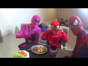 HOMEM ARANHA ALMOÇANDO - Spiderman eating lunch - スパイダーマン昼食