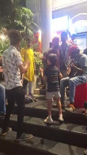 NANDINY GANGULY on Instagram: "An evening at axis mall at casual jamming every Saturday and Sunday. I hope you guys will like come forward and enjoy your evening here. @chaataa___"