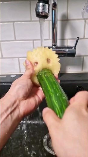 How To Wash A Cucumber #scrubdaddy #scrubmommy #cucumber #cleaning