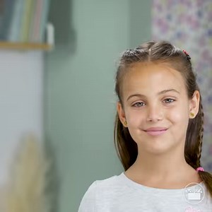 465K views · 4.3K reactions |  Aprende a hacer originales y divertidos peinados para la vuelta al cole   A tu peque le encantarán:   Moños con lazos  Coletas con trenzas  Corona de trenzas con diadema ¡¡Además, con diadema, clips, gomas y pinzas de Minnie Mouse !! ¡Edición limitada! ▶️¡Sigue nuestro vídeo-tutorial! https://bit.ly/2kv7kI8 | Mercadona | Facebook