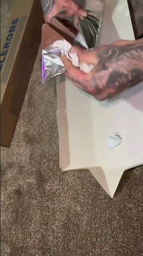 Unboxing the 4.5kg Toblerone – It’s MASSIVE! #massive #massivemouth #fok #chocolate