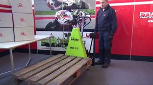 Electric scissor lift HX10E with AUTOLEVELLING System Automatic system whose photocell adjusts the height of the forks, maintaining the work height set - An optical and acoustic signal is activated at every fork movement - Possibility of adjusting the photocell both in height and reading angle - Micro-limit switch, active both on the way up to prevent superfluous absorption of energy and on the way down to protect the operator. Discover more about our HX10E: http://www.pramac.com/categories?fold